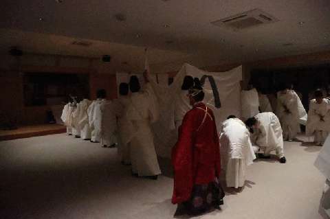 十二日の本殿遷座祭㊤、十三日の本殿遷座奉告祭㊦