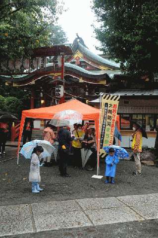 雨の中を開催