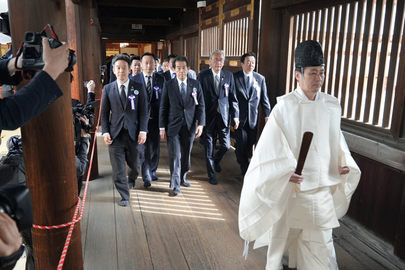 議員の会の参拝
