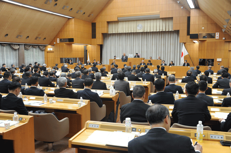 再任にあたり挨拶に立った打田会長