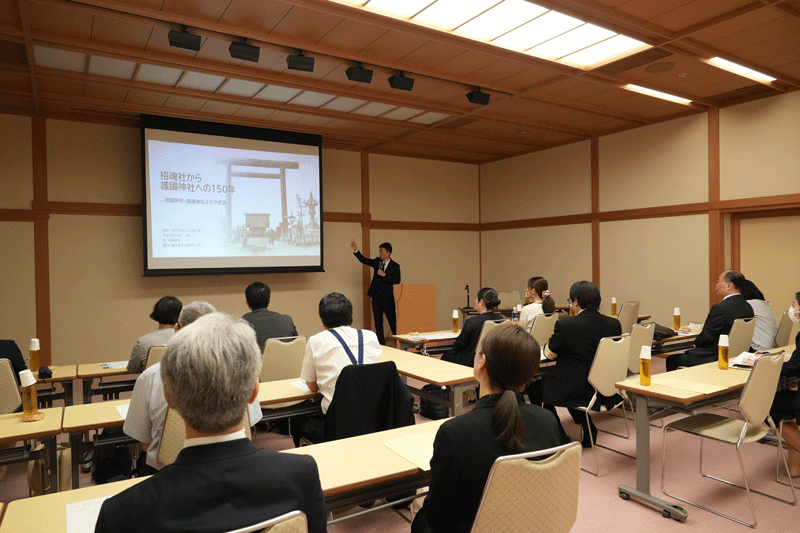 参集殿で藤本氏が講演