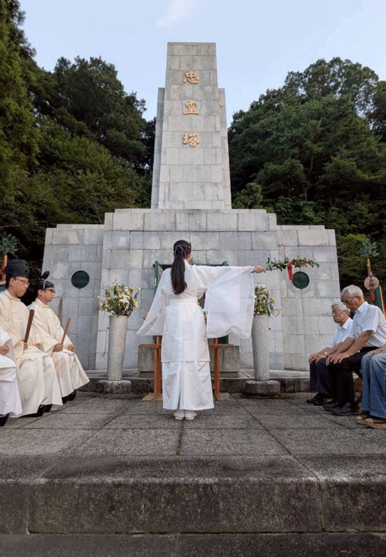 嶺北忠霊塔での祭典