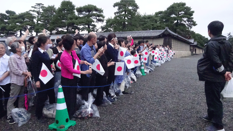 京都㊤と大阪㊦での奉送迎