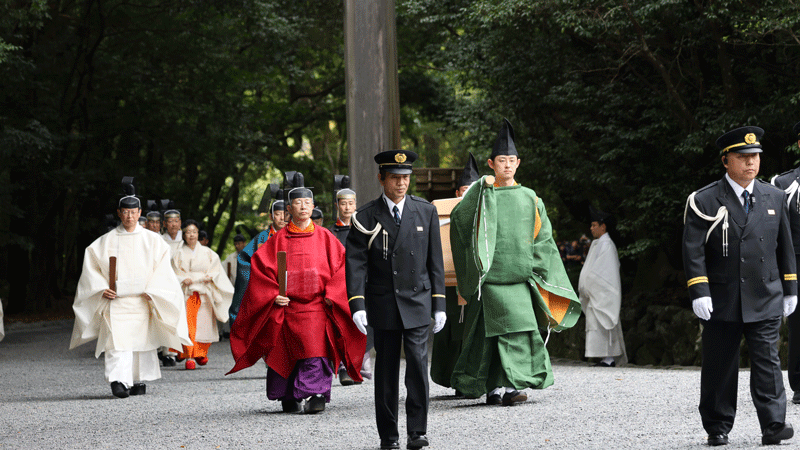 内宮での奉幣（神宮司庁提供）