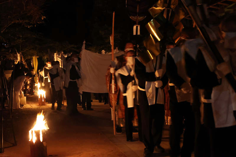 浄闇のなか斎行された本殿遷座祭