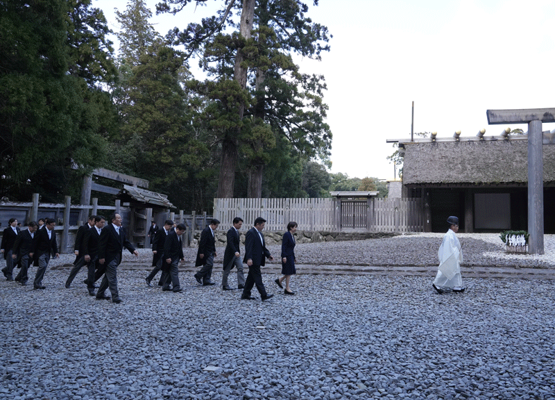 内宮に参拝する高市総理ら