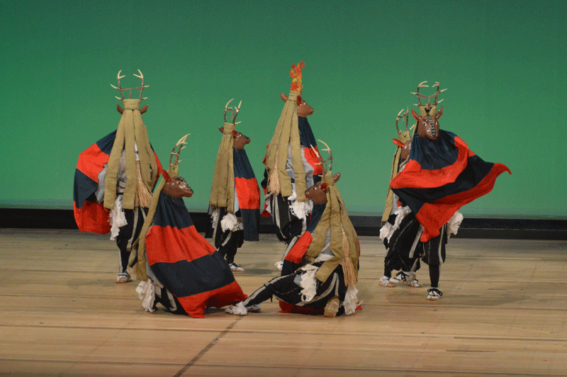 吉田祭のお練り行事の鹿踊り