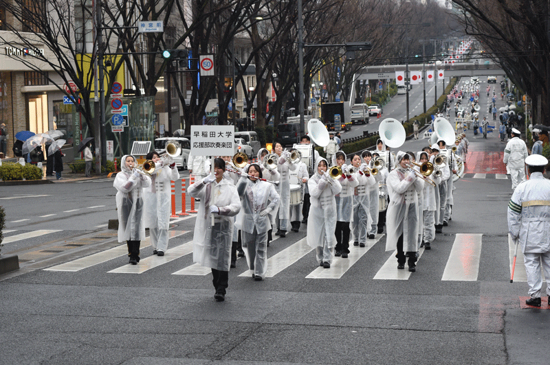 6大学のマーチングバンド隊によるパレード