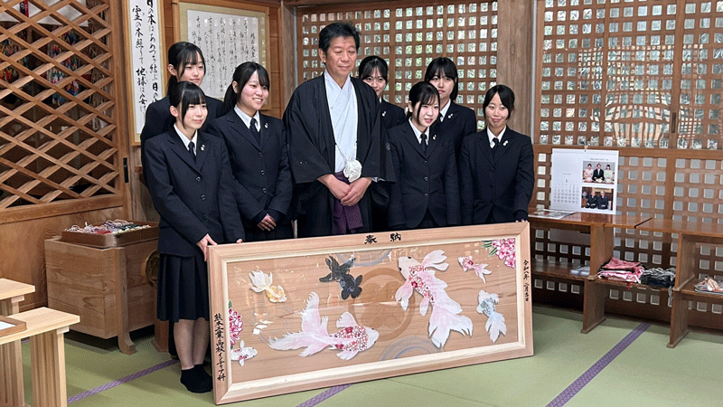 生徒らが正式参拝し