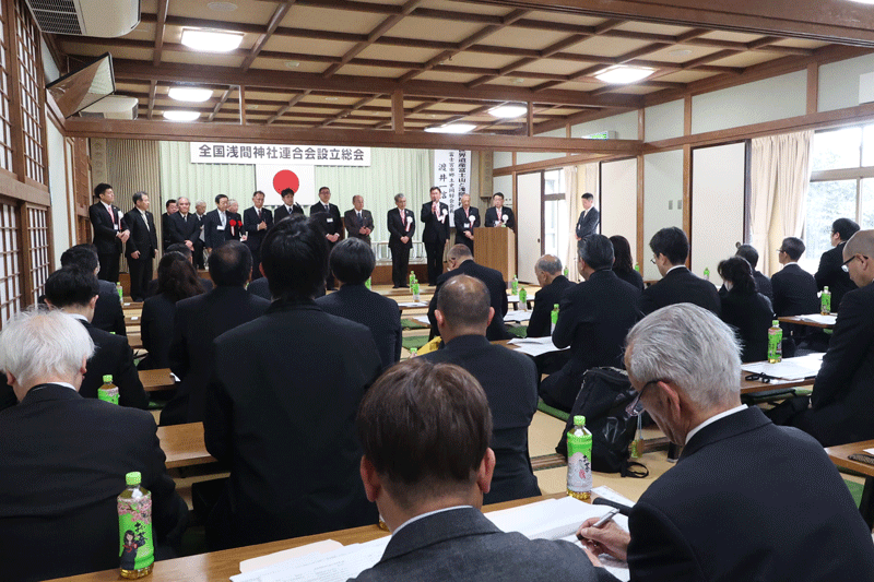 議事では役員を選出