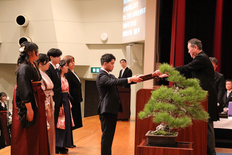 皇大㊤と國大㊦での卒業式