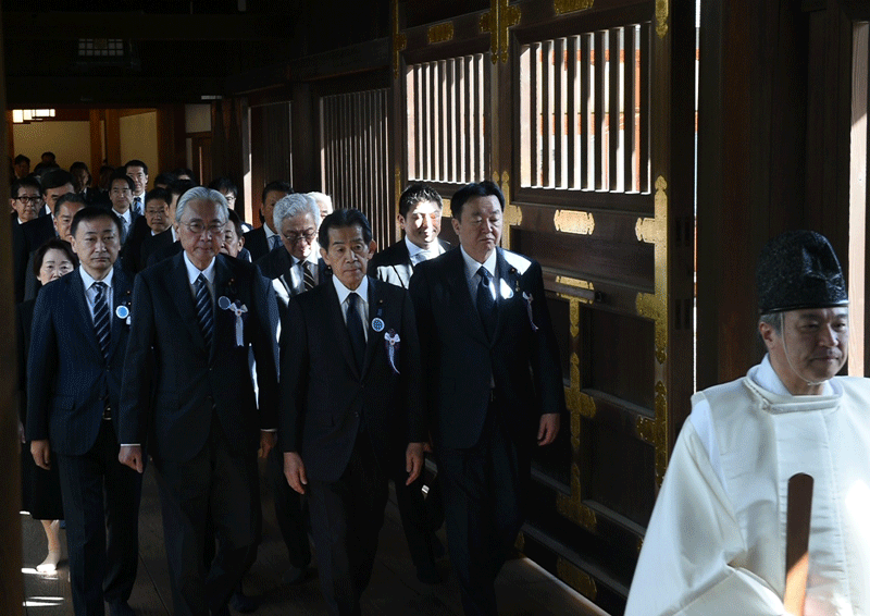議員の会の参拝