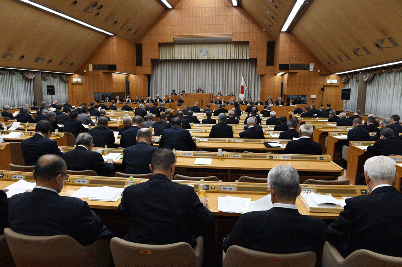 予算案や本庁庁舎改修などを審議