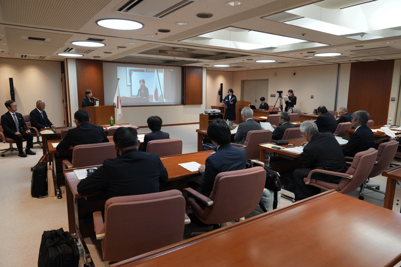 開講式では寳來会長が挨拶